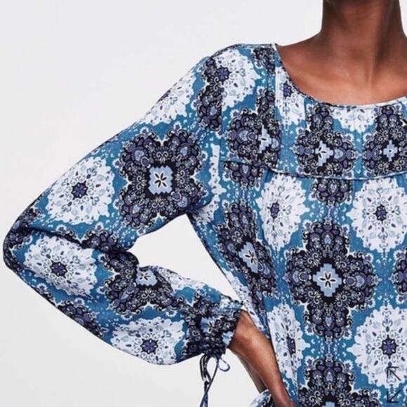 [LOFT] Blue Paisley Medallion Pintucked Long Sleeve Tie Cuff Blouse Sz Medium M - Picture 2 of 12